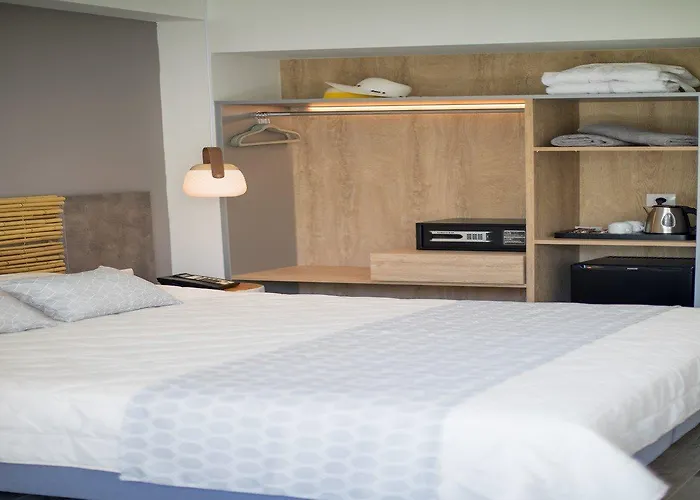 White Dreams Φαληράκι