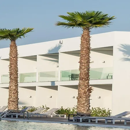 Hotel White Dreams